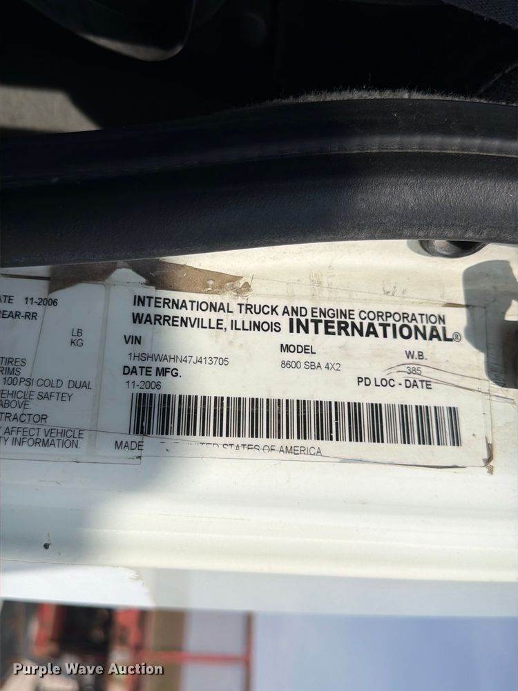 image for item FM7624 2007 International RA027 semi truck