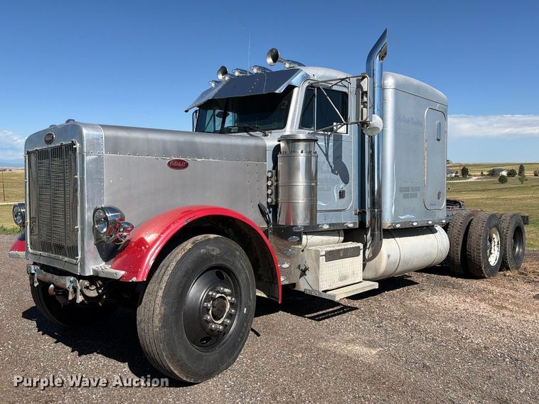 image for item FM7625 1990 Peterbilt 379 semi truck