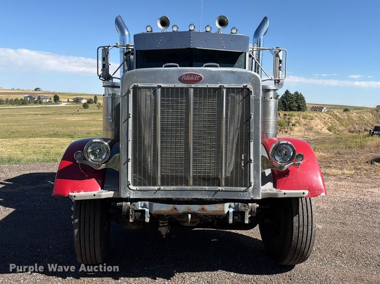 image for item FM7625 1990 Peterbilt 379 semi truck