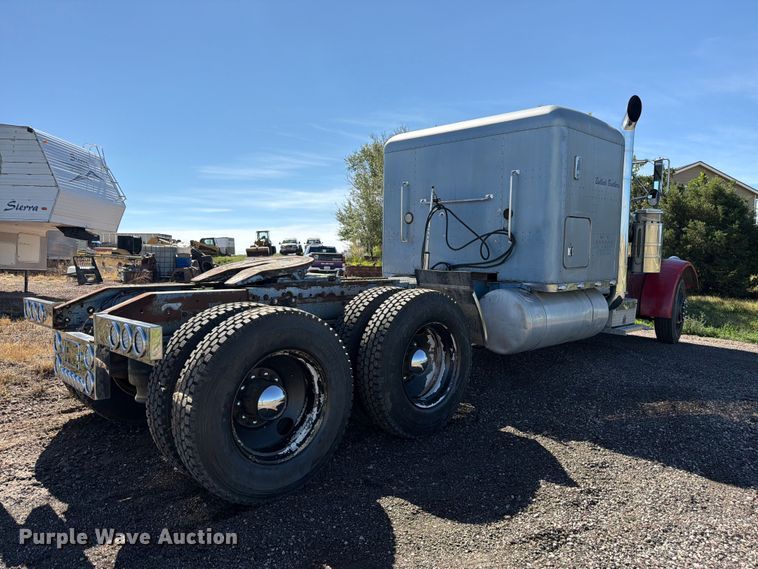 image for item FM7625 1990 Peterbilt 379 semi truck