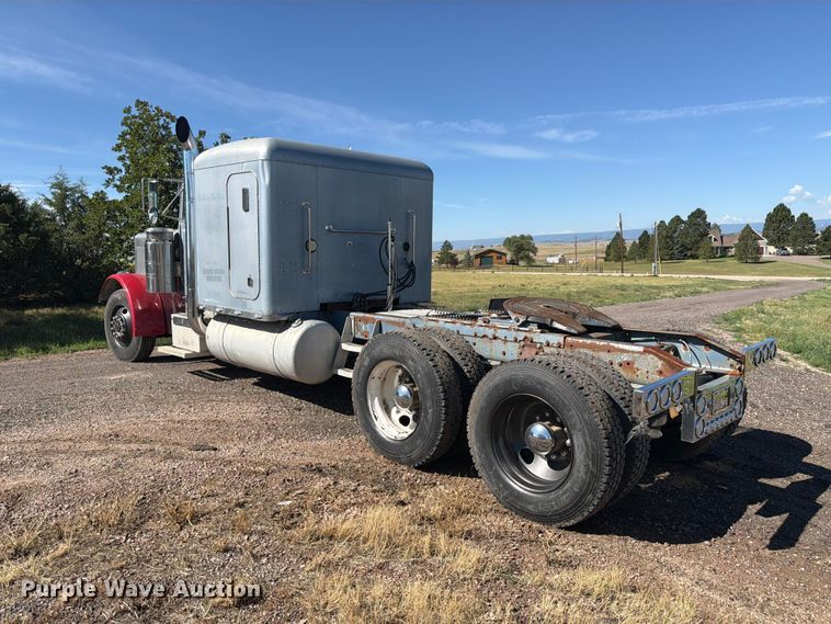 image for item FM7625 1990 Peterbilt 379 semi truck