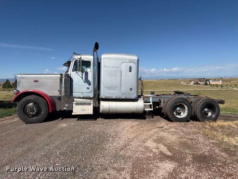 image for item FM7625 1990 Peterbilt 379 semi truck