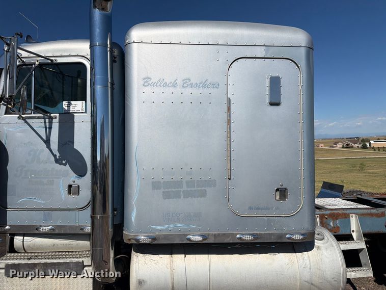 image for item FM7625 1990 Peterbilt 379 semi truck