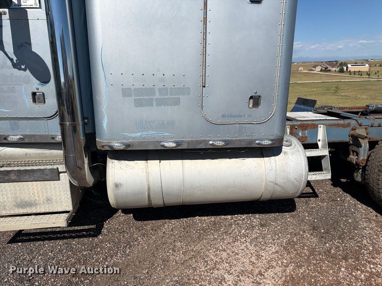 image for item FM7625 1990 Peterbilt 379 semi truck