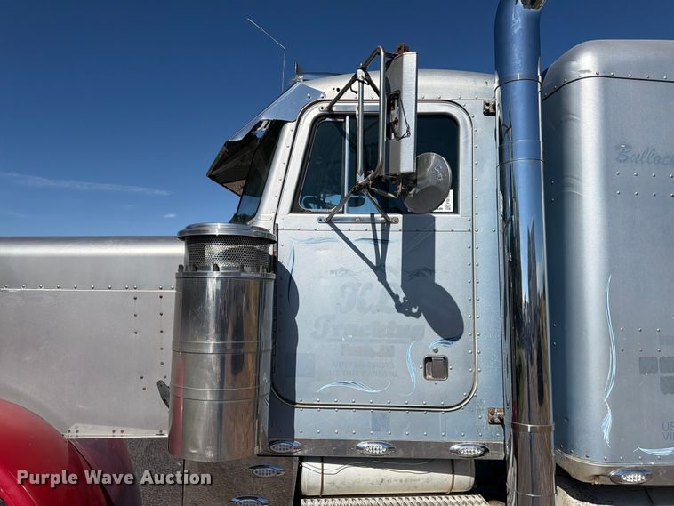 image for item FM7625 1990 Peterbilt 379 semi truck