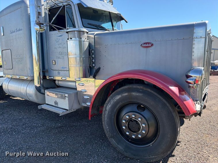 image for item FM7625 1990 Peterbilt 379 semi truck