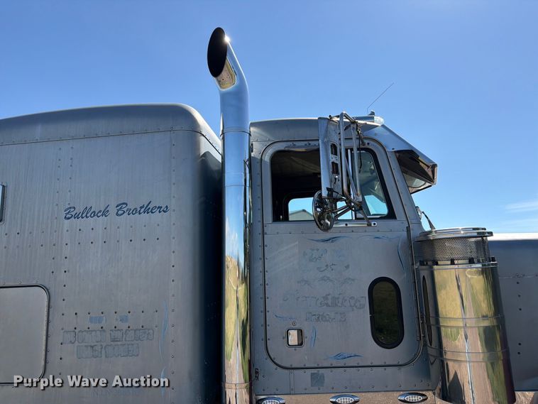 image for item FM7625 1990 Peterbilt 379 semi truck