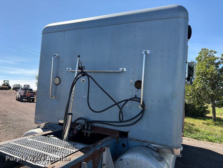 image for item FM7625 1990 Peterbilt 379 semi truck