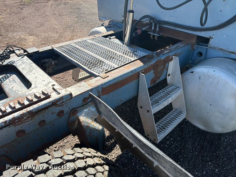 image for item FM7625 1990 Peterbilt 379 semi truck