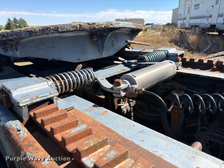 image for item FM7625 1990 Peterbilt 379 semi truck