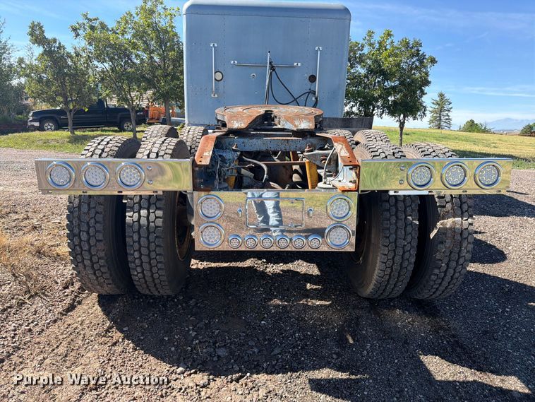 image for item FM7625 1990 Peterbilt 379 semi truck