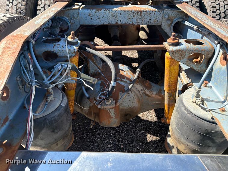 image for item FM7625 1990 Peterbilt 379 semi truck