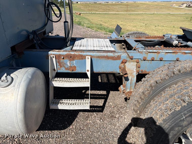 image for item FM7625 1990 Peterbilt 379 semi truck