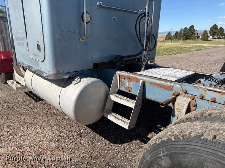 image for item FM7625 1990 Peterbilt 379 semi truck