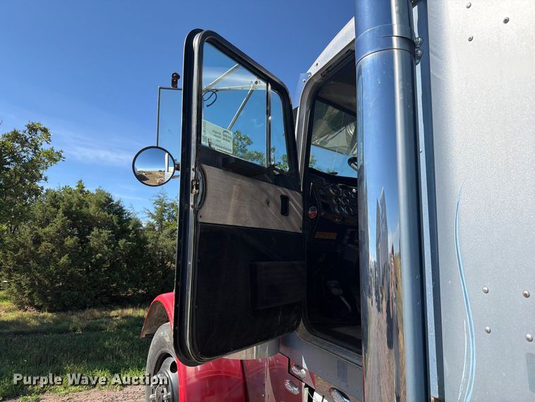 image for item FM7625 1990 Peterbilt 379 semi truck