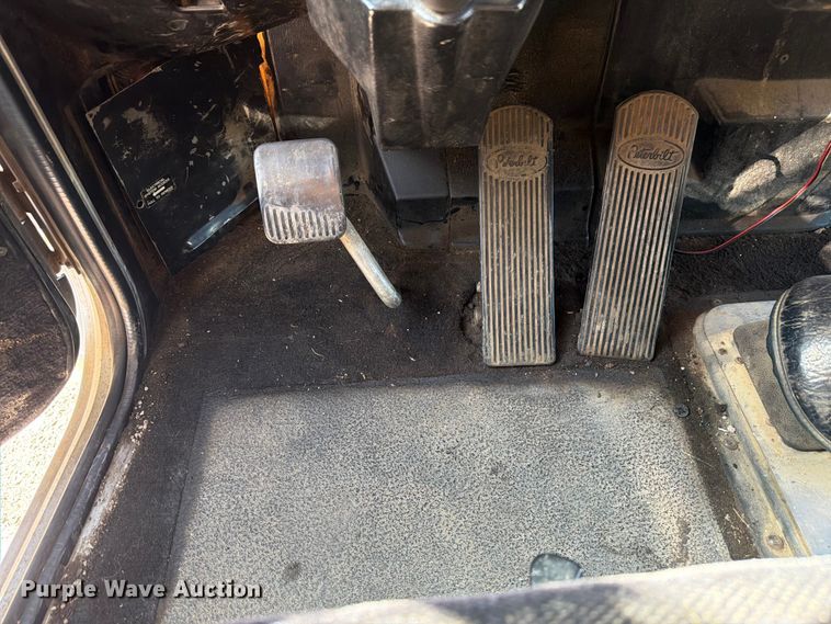 image for item FM7625 1990 Peterbilt 379 semi truck