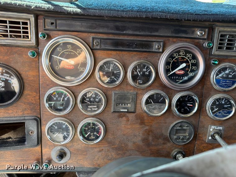 image for item FM7625 1990 Peterbilt 379 semi truck