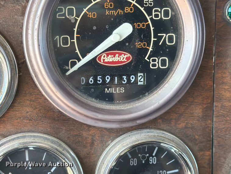 image for item FM7625 1990 Peterbilt 379 semi truck