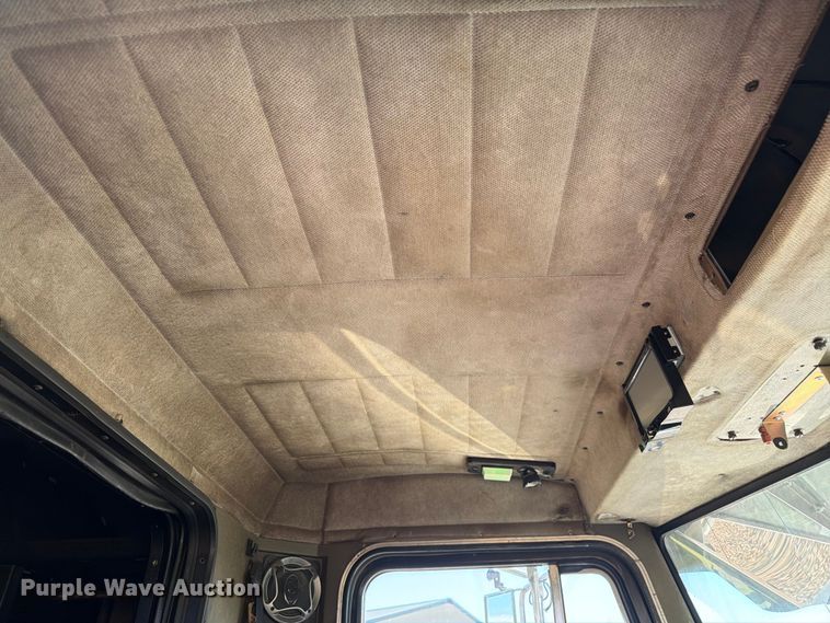 image for item FM7625 1990 Peterbilt 379 semi truck