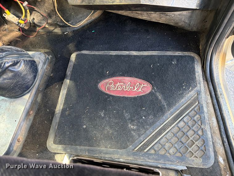 image for item FM7625 1990 Peterbilt 379 semi truck