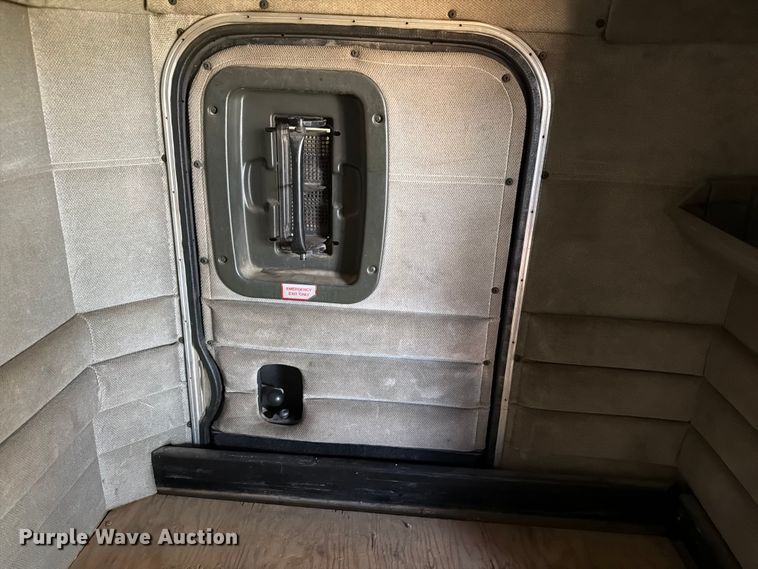 image for item FM7625 1990 Peterbilt 379 semi truck