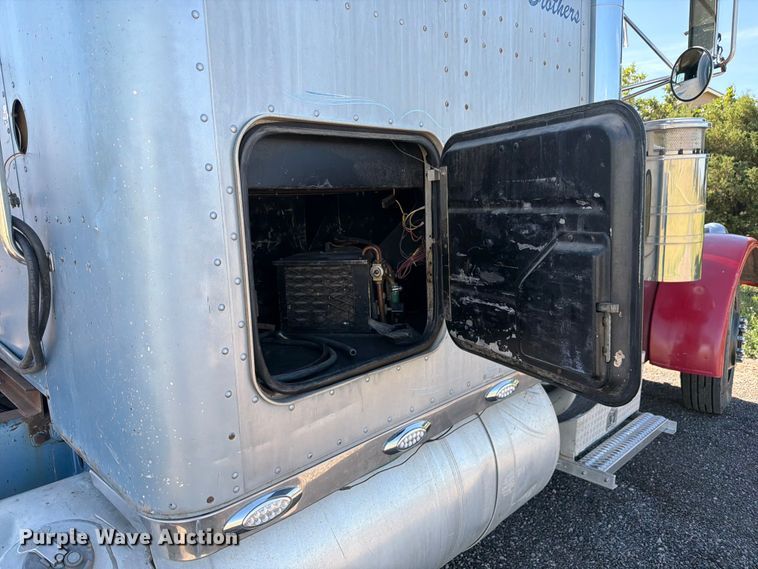 image for item FM7625 1990 Peterbilt 379 semi truck