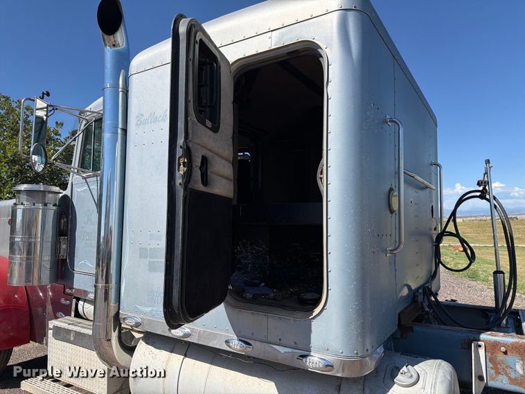 image for item FM7625 1990 Peterbilt 379 semi truck