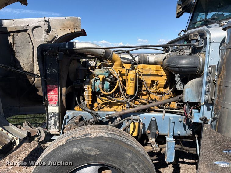 image for item FM7625 1990 Peterbilt 379 semi truck