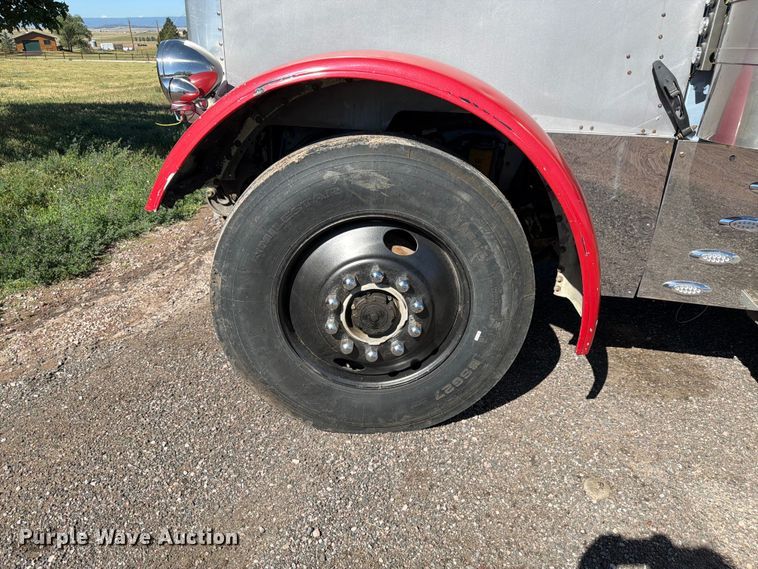image for item FM7625 1990 Peterbilt 379 semi truck