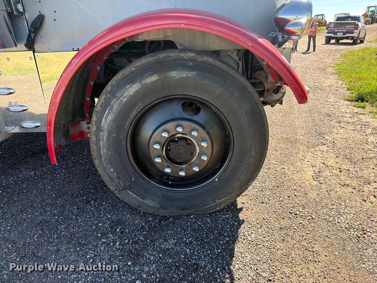 image for item FM7625 1990 Peterbilt 379 semi truck