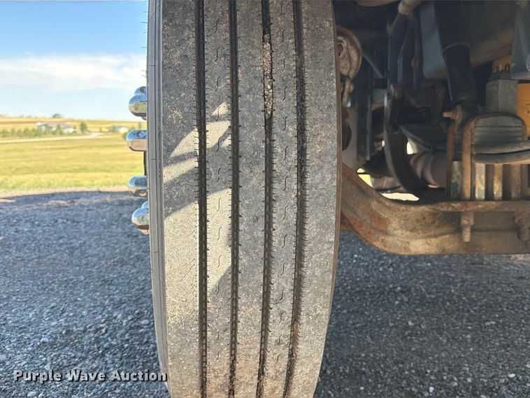 image for item FM7625 1990 Peterbilt 379 semi truck