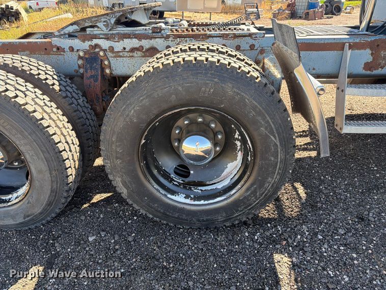 image for item FM7625 1990 Peterbilt 379 semi truck