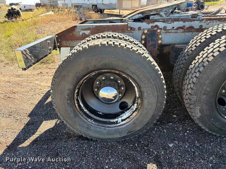 image for item FM7625 1990 Peterbilt 379 semi truck