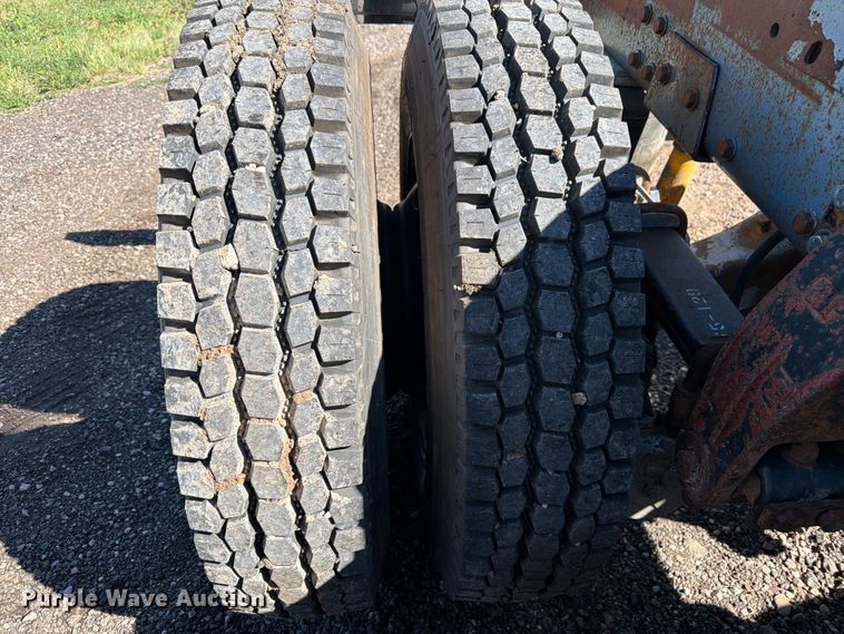 image for item FM7625 1990 Peterbilt 379 semi truck