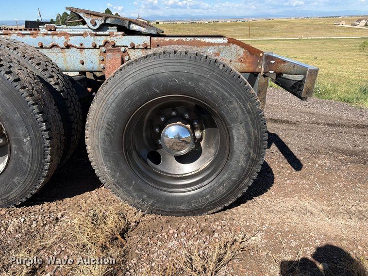 image for item FM7625 1990 Peterbilt 379 semi truck