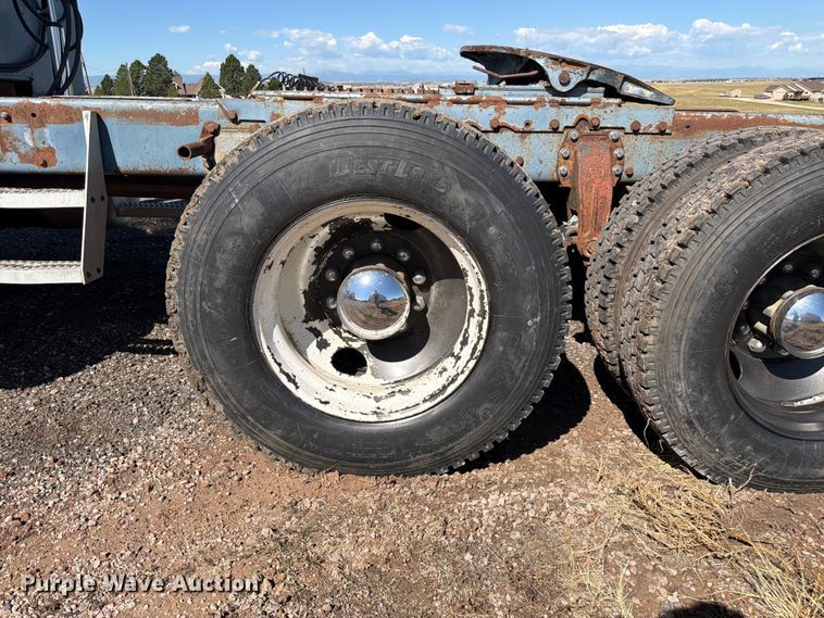 image for item FM7625 1990 Peterbilt 379 semi truck