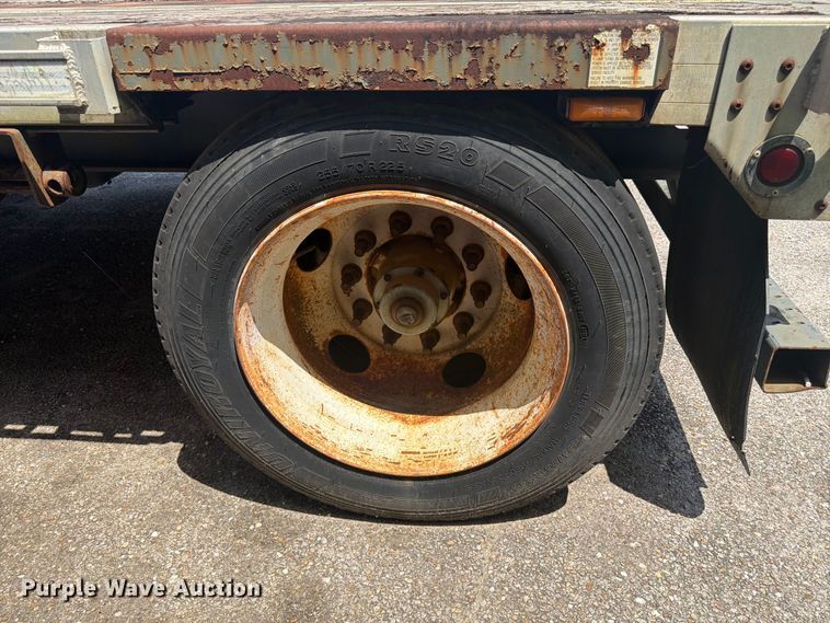 image for item FN2044 2005 Great Dane GPDLWSAR drop deck trailer