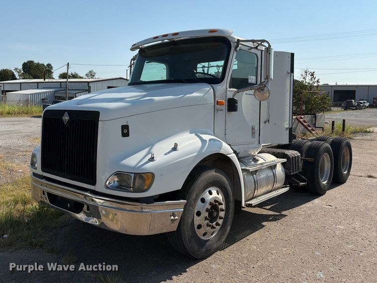 2005 International 9200i semi truck