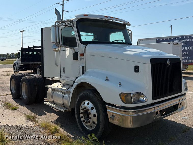 image for item FN2556 2005 International 9200i semi truck