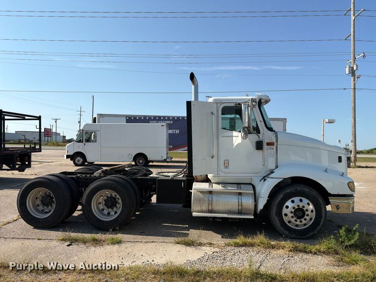 image for item FN2556 2005 International 9200i semi truck