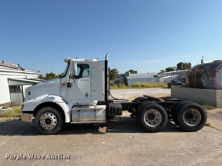 image for item FN2556 2005 International 9200i semi truck