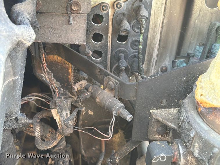 image for item FN2556 2005 International 9200i semi truck