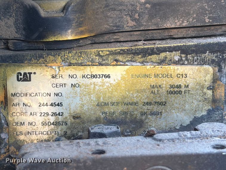 image for item FN2556 2005 International 9200i semi truck