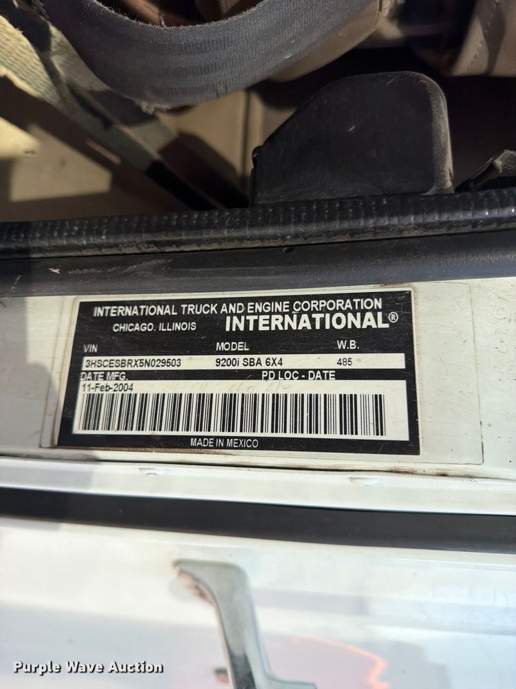 image for item FN2556 2005 International 9200i semi truck