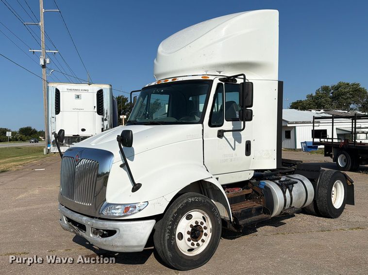 2017 International RA027 semi truck