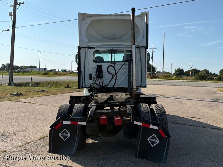 image for item FN2558 2017 International RA027 semi truck