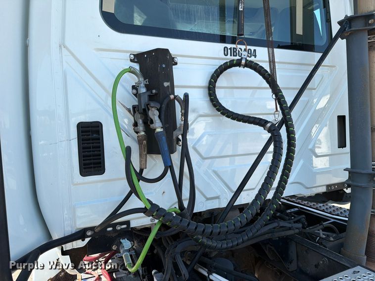 image for item FN2558 2017 International RA027 semi truck