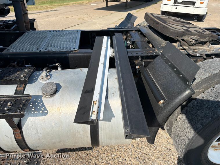 image for item FN2558 2017 International RA027 semi truck