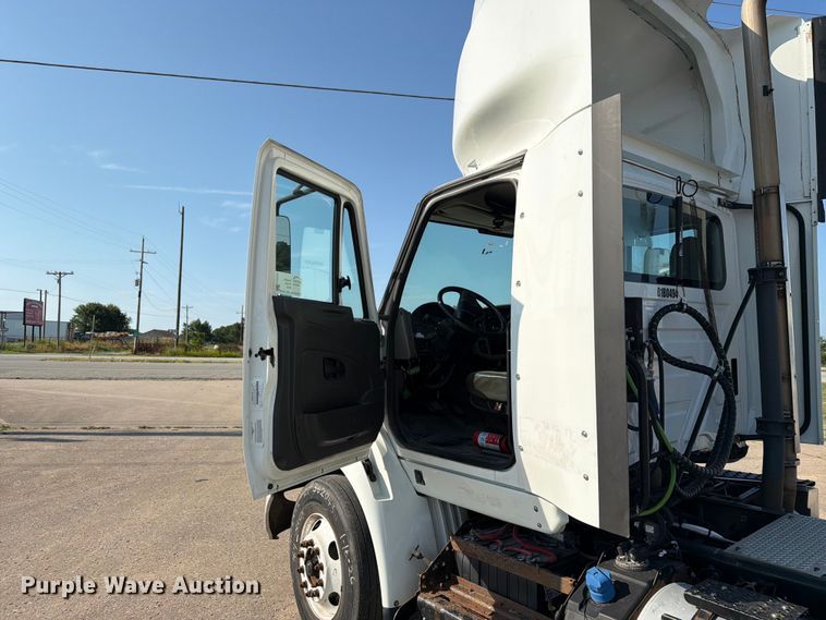 image for item FN2558 2017 International RA027 semi truck