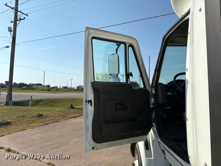 image for item FN2558 2017 International RA027 semi truck